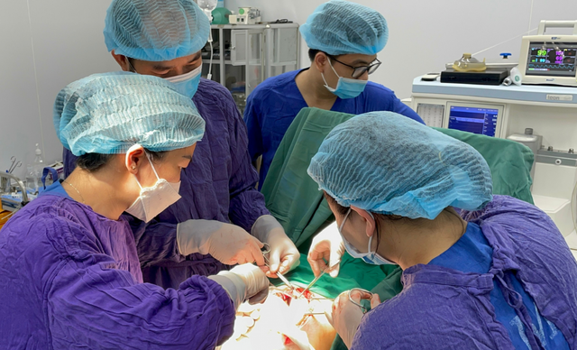 Bác sĩ, nhân viên y tế ở Hà Nội túc trực xuyên Tết, sẵn sàng cứu chữa bệnh nhân- Ảnh 4.