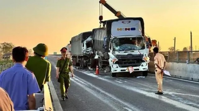 Điều tra vụ tai nạn liên hoàn trên cao tốc Vĩnh Hảo- Phan Thiết

- Ảnh 2.