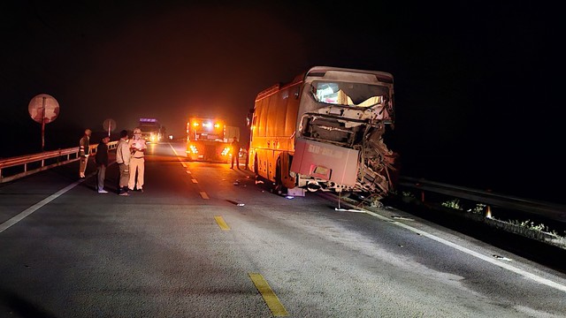 Thông tin mới nhất vụ tai nạn trên cao tốc Cam Lộ - La Sơn khiến 2 vợ chồng trẻ tử vong- Ảnh 2.