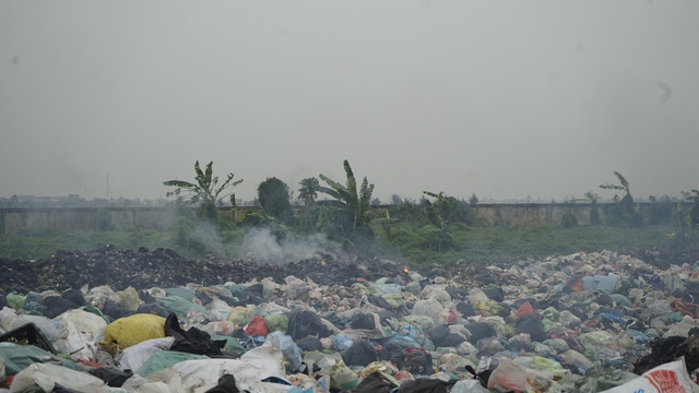 Thái Bình: Người dân ‘sống mòn’ cùng mùi hôi thối, khói bụi từ bãi rác khổng lồ- Ảnh 8.