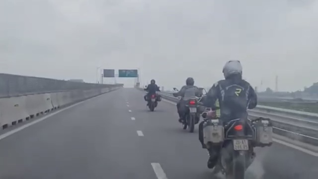 Tìm nhóm người chạy xe mô tô trên cao tốc Nghi Sơn - Diễn Châu- Ảnh 1.