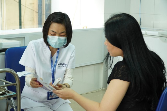 CDC Hà Nội đã đấu thầu được 16/32 loại vaccine để mở lại Phòng tiêm chủng - Ảnh 5.