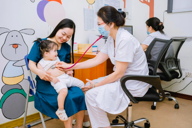 "36 năm – một tình yêu sâu nặng" dành cho con trẻ của bác sĩ trưởng khoa Nhi bệnh viện ĐKQT Bắc Hà- Ảnh 1. "36 năm – một tình yêu sâu nặng" dành cho con trẻ của bác sĩ trưởng khoa Nhi bệnh viện ĐKQT Bắc Hà- Ảnh 1.