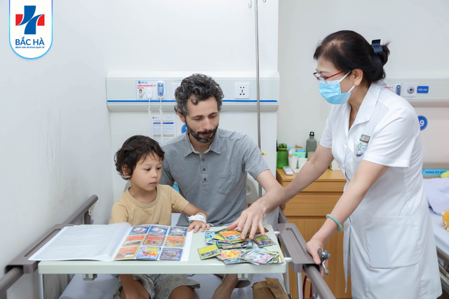 "36 năm – một tình yêu sâu nặng" dành cho con trẻ của bác sĩ trưởng khoa Nhi bệnh viện ĐKQT Bắc Hà- Ảnh 2. "36 năm – một tình yêu sâu nặng" dành cho con trẻ của bác sĩ trưởng khoa Nhi bệnh viện ĐKQT Bắc Hà- Ảnh 2.