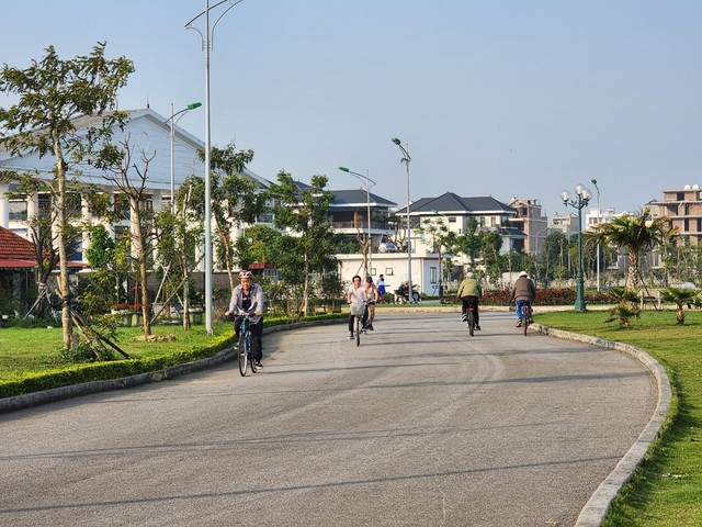 'Bẫy’ đuối nước từ hồ điều hòa trong công viên, trách nhiệm thuộc về ai?- Ảnh 1.