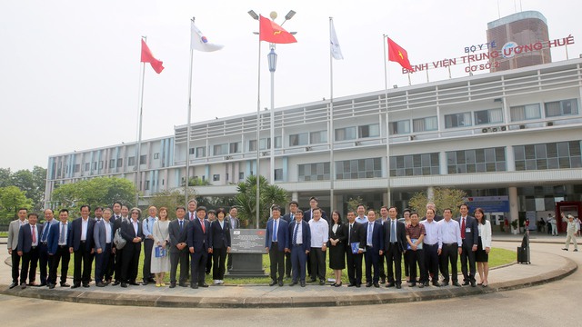 Đoàn ĐBQH Hàn Quốc ấn tượng với kỹ thuật y khoa tiên tiến tại BV Trung ương Huế- Ảnh 3.