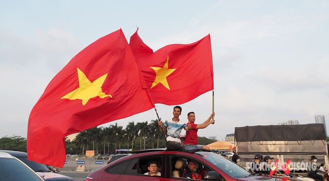 Người hâm mộ 'tiếp lửa' cho Đội tuyển trước trận Việt Nam và Indonesia- Ảnh 1.