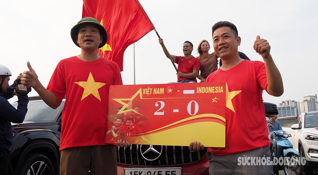 Người hâm mộ 'tiếp lửa' cho Đội tuyển trước trận Việt Nam và Indonesia- Ảnh 7.