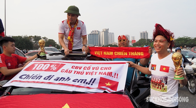 Người hâm mộ 'tiếp lửa' cho Đội tuyển trước trận Việt Nam và Indonesia- Ảnh 5.
