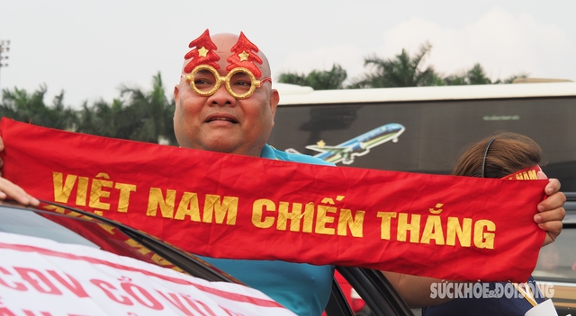 Người hâm mộ 'tiếp lửa' cho Đội tuyển trước trận Việt Nam và Indonesia- Ảnh 6.