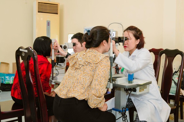 Gần 500 bệnh nhân An Giang được Bệnh viện Mắt Hà Nội cơ sở 2 khám và phát thuốc miễn phí- Ảnh 1.