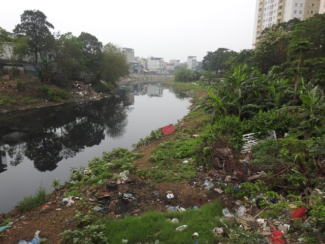 Cận cảnh sông Nhuệ ô nhiễm vừa được Bộ Nông nghiệp nêu giải pháp 'hồi sinh'- Ảnh 9.