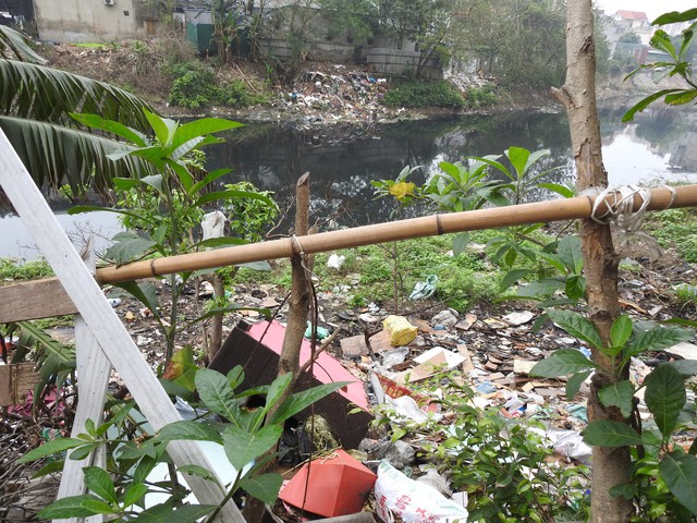 Cận cảnh sông Nhuệ ô nhiễm vừa được Bộ Nông nghiệp nêu giải pháp 'hồi sinh'- Ảnh 8.