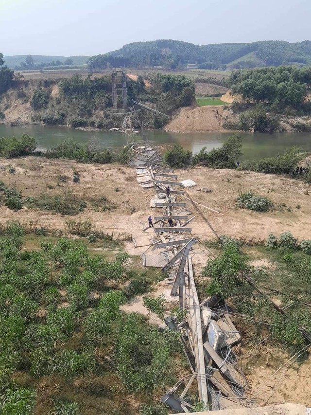 Sập cầu treo ở huyện miền núi Nghệ An
- Ảnh 1.