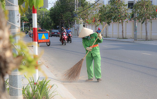Tâm sự của nữ công nhân vệ sinh môi trường trong ngày 8/3 - Ảnh 2.