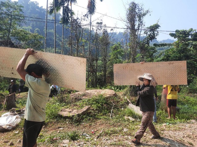 'Đánh đu' mạng sống trên cầu treo qua suối Nước Biêu- Ảnh 5.