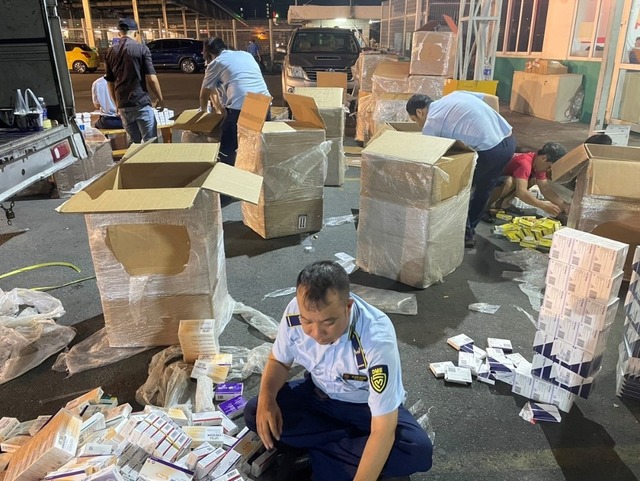 Tạm giữ hơn 18.000 hộp thuốc tại sân bay Tân Sơn Nhất- Ảnh 2.