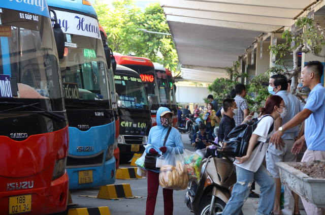 Các bến xe tại Hà Nội tăng hơn 700 chuyến xe dịp 30/4 - 1/5- Ảnh 2.