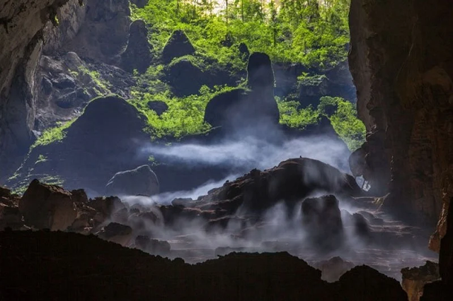 Chiêm ngưỡng những hang động kỳ vĩ mới được khám phá ở Quảng Bình- Ảnh 1.
