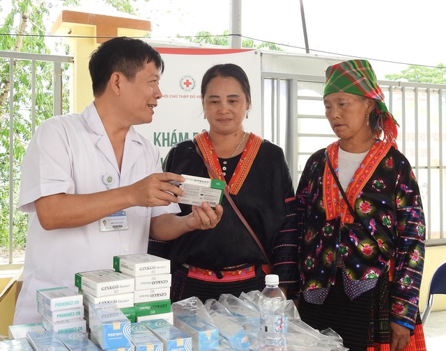 Thầy thuốc Bạch Mai đến Điện Biên khám chữa bệnh cho dân- Ảnh 4.