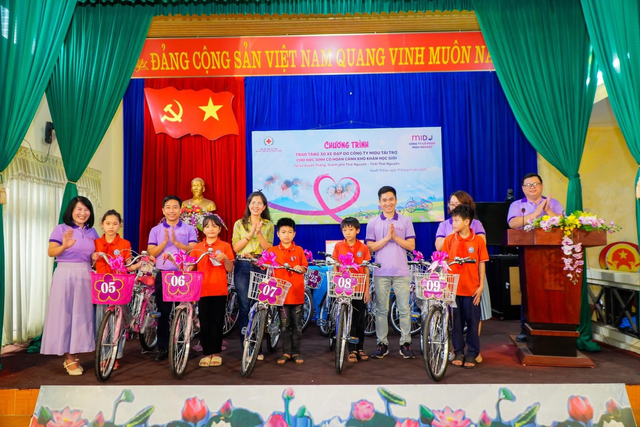 MIDU viết tiếp ước mơ đến trường cho 30 em nhỏ nghèo vượt khó tại Thái Nguyên- Ảnh 2.