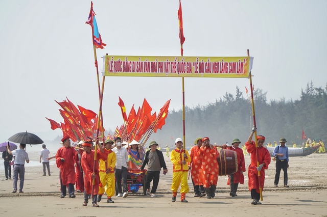 Lễ hội cầu ngư làng ven biển Hà Tĩnh là Di sản văn hóa phi vật thể cấp quốc gia- Ảnh 4.