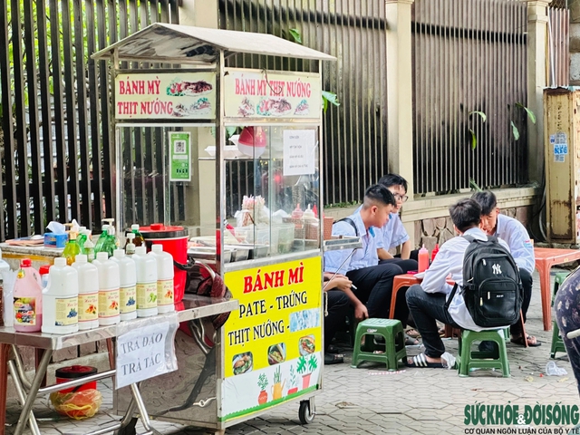 Nắng nóng, tiềm ẩn nguy cơ ngộ độc khi sử dụng thức ăn đường phố- Ảnh 2.