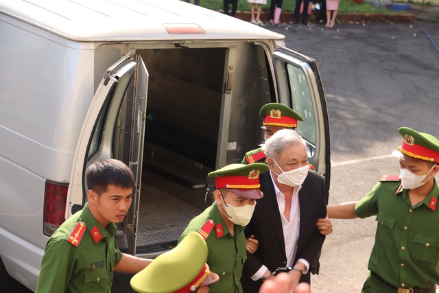 Ông Trần Quí Thanh cùng 2 con gái hầu tòa tội 'Lạm dụng tín nhiệm chiếm đoạt tài sản'- Ảnh 1.