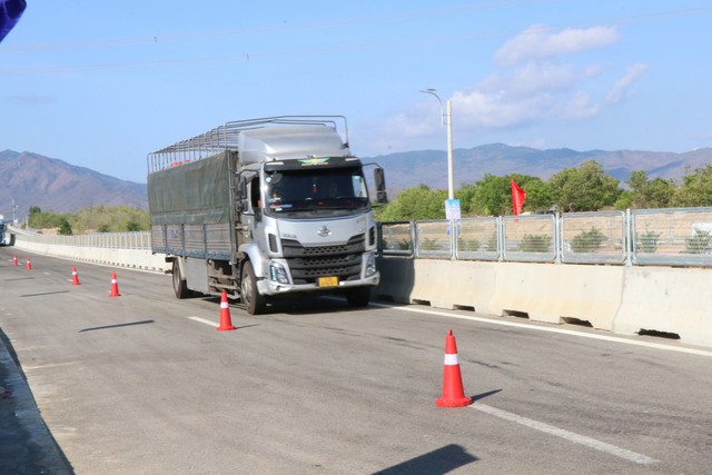 Hình ảnh cao tốc Cam Lâm- Vĩnh Hảo ngày thông xe- Ảnh 1.