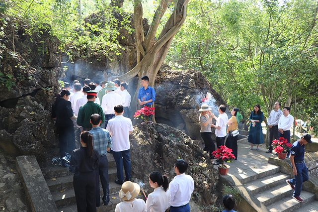 Về thăm hang Co Phương, nơi 11 dân công hỏa tuyến hy sinh- Ảnh 6.