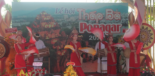 Trang trọng lễ khai hội Tháp bà Ponagar- Ảnh 2.