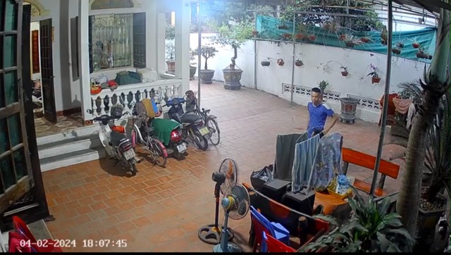 Video phạm nhân trốn trại vào nhà dân ở Thanh Hóa- Ảnh 1.