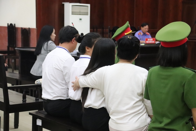 Bà Đinh Thị Lan yêu cầu bà Nguyễn Phương Hằng bồi thường hơn 3 tỉ- Ảnh 2.