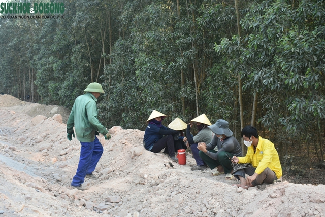 Công nhân 'căng mình' thi công đường cao tốc dưới thời tiết khắc nghiệt- Ảnh 7.