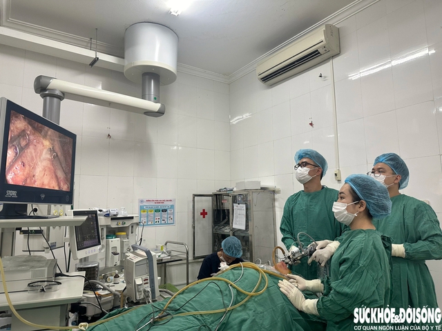 Bệnh viện Nội tiết Nghệ An tiên phong trong phẫu thuật ung thư tuyến giáp qua đường miệng- Ảnh 1.