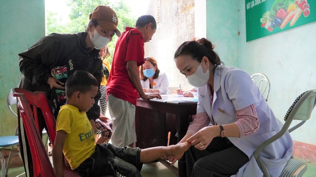 Quảng Bình hướng dẫn chữa bệnh ghẻ cho hơn 800 người dân- Ảnh 2.