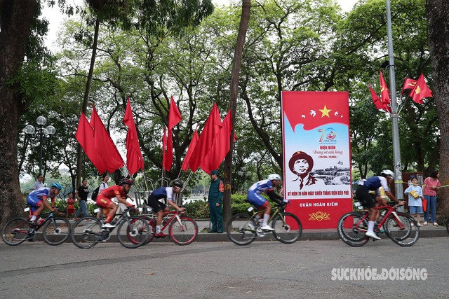 Khởi tranh cuộc đua xe đạp 'Về Điện Biên Phủ' 2024- Ảnh 2.