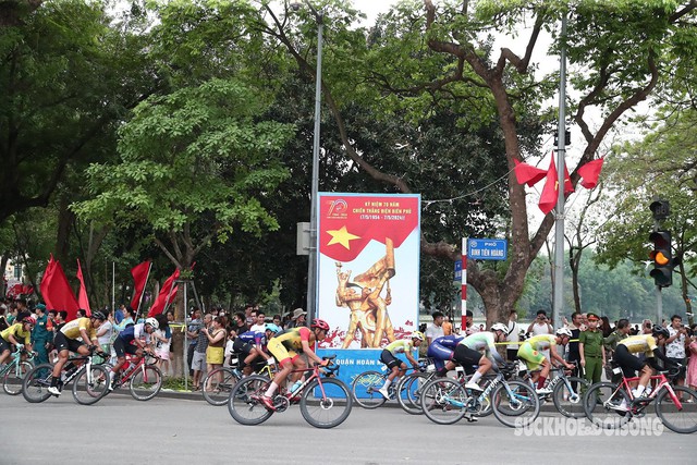 Khởi tranh cuộc đua xe đạp 'Về Điện Biên Phủ' 2024- Ảnh 4.