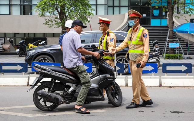 Cách 'trị' tài xế vi phạm nồng độ cồn rồi nói do ăn hoa quả- Ảnh 3.