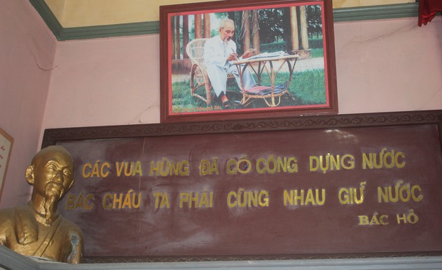 Thăm Khu tưởng niệm Bác Hồ trong khuôn viên của gia đình một cựu chiến binh- Ảnh 7.