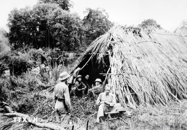 Cuộc đời Chủ tịch Hồ Chí Minh: 'Một đời thanh bạch, chẳng vàng son'- Ảnh 3.