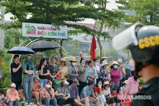 Hơn 12.000 người tham gia chương trình Sơ duyệt Lễ kỷ niệm 70 năm Chiến thắng Điện Biên Phủ- Ảnh 10.