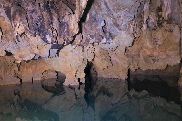 Bên trong hang động có 'dòng sông cát'- Ảnh 8.
