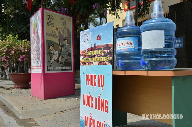 Hàng trăm trạm cấp nước uống miễn phí phục vụ du khách dịp Kỷ niệm 70 năm Chiến thắng Điện Biên Phủ- Ảnh 7.