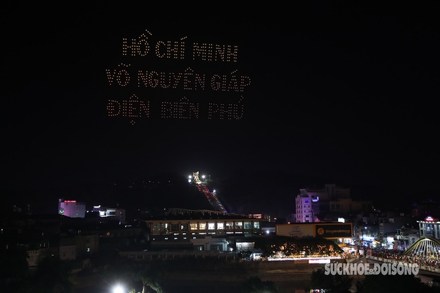 Tái hiện chiến thắng hào hùng bằng 700 drone trên bầu trời Điện Biên- Ảnh 9.