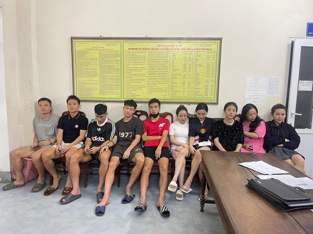 Khởi tố 5 cầu thủ bóng đá ở Hà Tĩnh do sử dụng ma túy- Ảnh 1.
