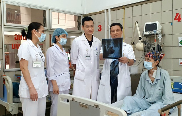 Phẫu thuật thành công cho nữ bệnh nhân Lào mắc bệnh hiểm nghèo- Ảnh 2.