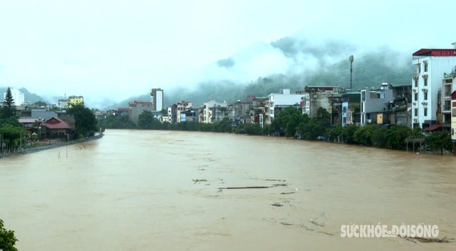 Nước sông dâng cao, thành phố Hà Giang chìm trong biển nước- Ảnh 14.