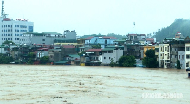 Nước sông dâng cao, thành phố Hà Giang chìm trong biển nước- Ảnh 15.