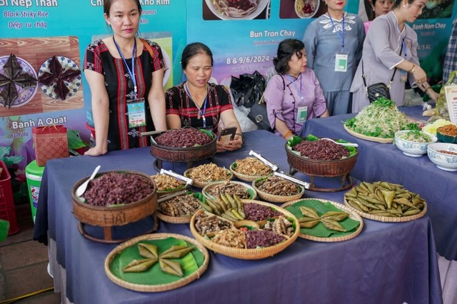 Ảnh: Hàng nghìn người tham gia Lễ hội Ẩm thực chay tại Tuần lễ Festival Nghệ thuật Quốc tế Huế- Ảnh 8.